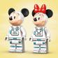 Mickey egér és Minnie egér űrrakétája
