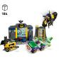 A Denevérbarlang™, Batman™, Batgirl™ és Joker™