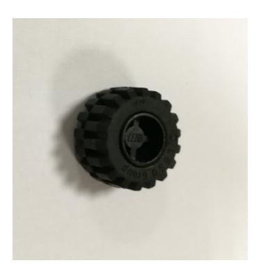 Kerék 11mm D. x 12mm, fekete gumiabronccsal Offset futófelülettel