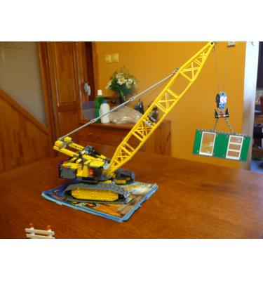 LEGO Lánctalpas emelődaru
